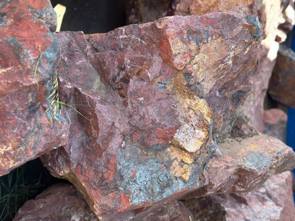 Камни для ландшафтного дизайна красно-фиолетовые 10-60 килограмм купить в Республике Коми