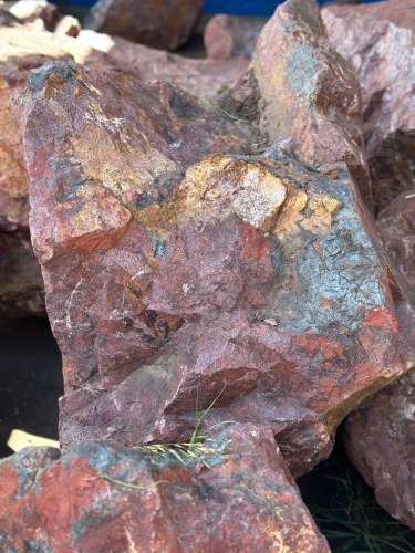 Камни для ландшафтного дизайна красно-фиолетовые 10-60 килограмм купить в Республике Коми