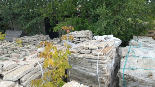 Плитняк галтованный гранитный для ландшафтного дизайна купить в Республике Коми