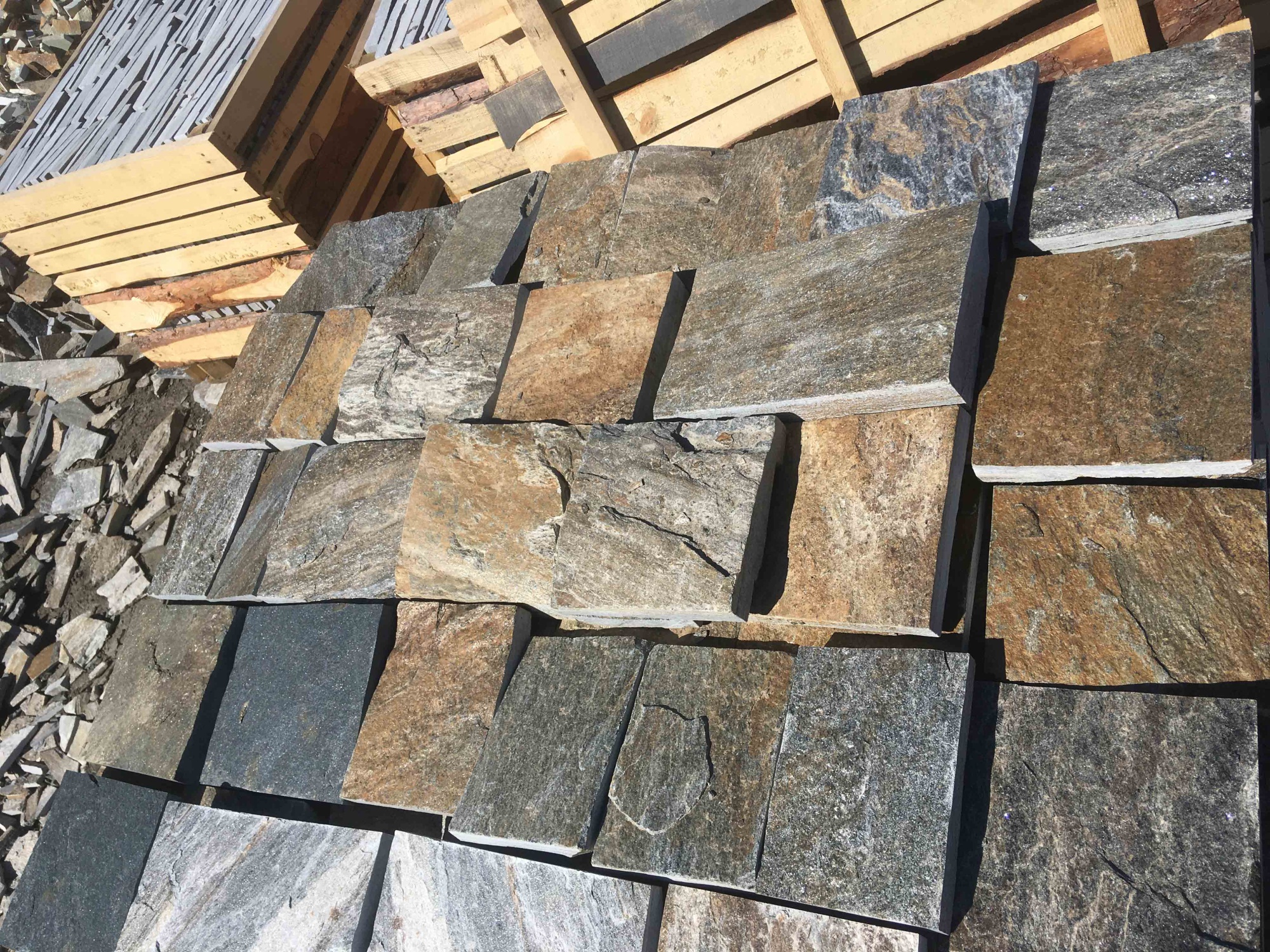 Плитка пилёная златолит Уральский для цоколя, отмостки купить в Республике Коми