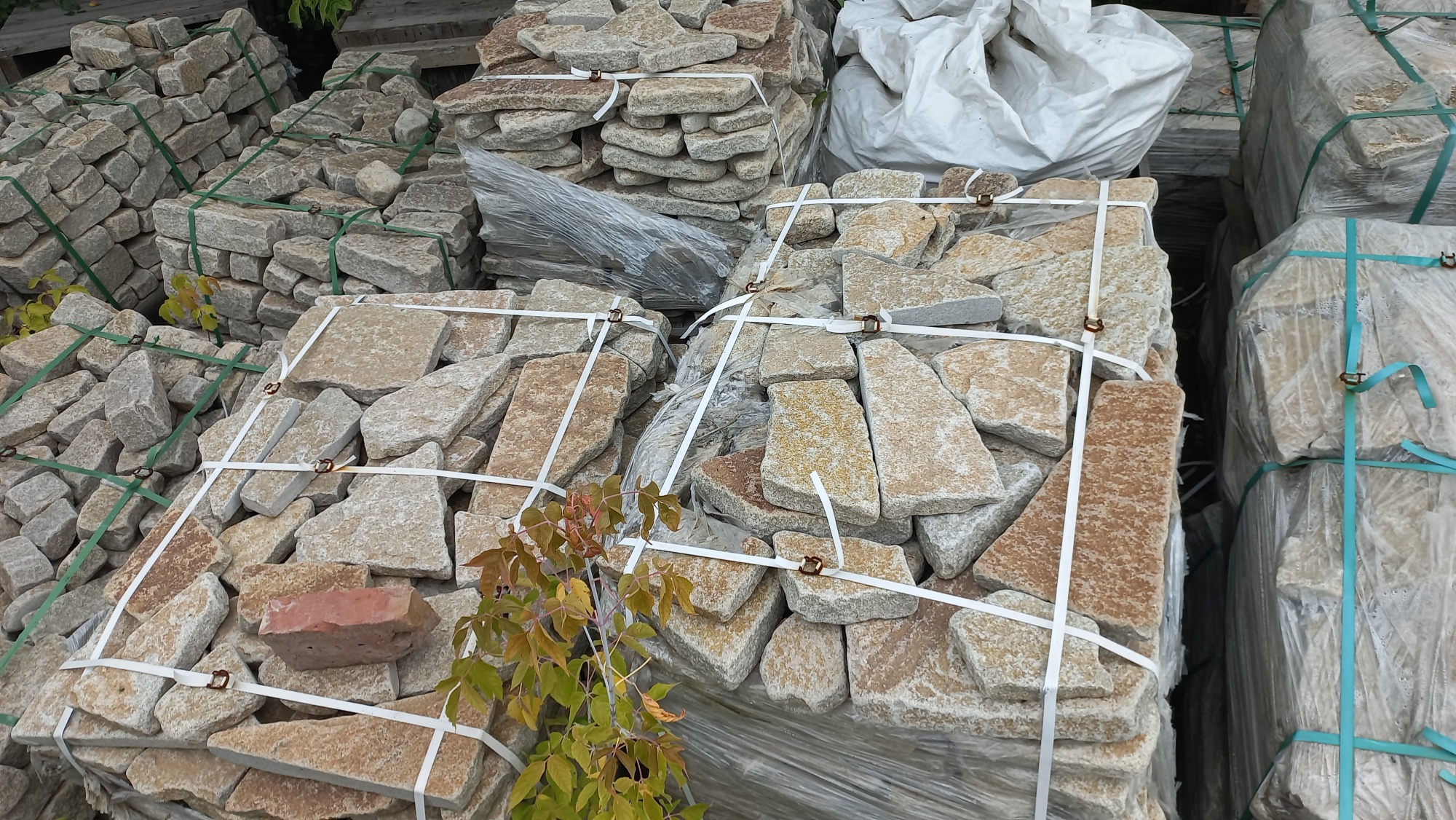 Плитняк гранитный галтованный купить в Республике Коми