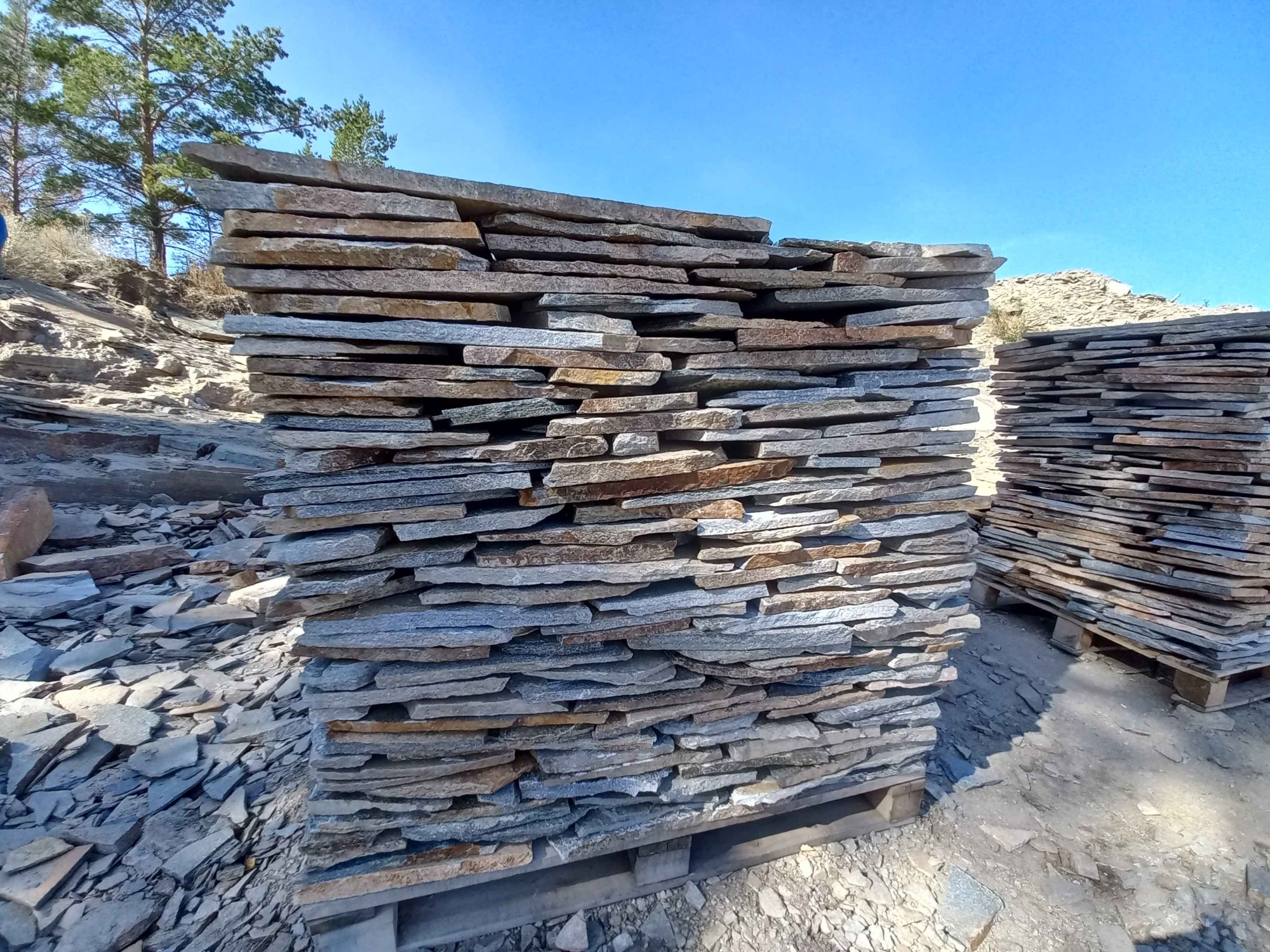 Плитняк златолит серебристый для фасада купить в Республике Коми