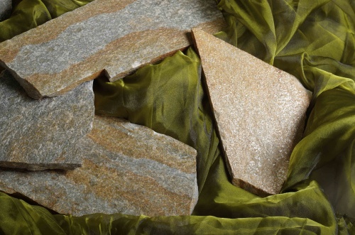 Плитняк златолит Уральский для цоколя, отмостки купить в Республике Коми