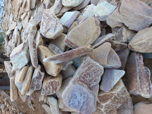 Златолит жёлтый, жёлто-зелёный глыбки и валуны для ланшафтного дизайна купить в Республике Коми